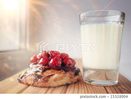 Breakfast Cake milk window 15328004