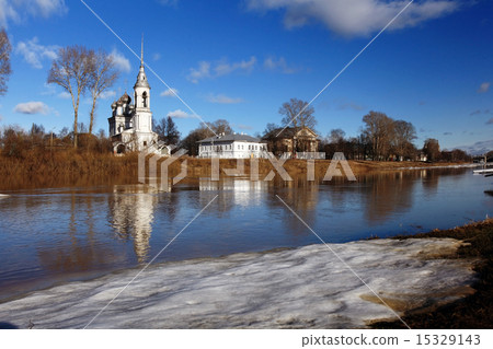 Spring flood church on the bank Spring flood church on the bank 15329143