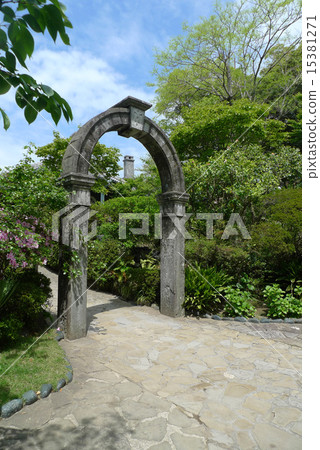  Glover House 15381271