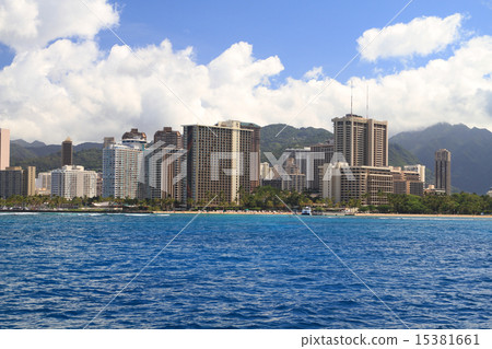 Waikiki Beach summer resort off Honolulu 15381661