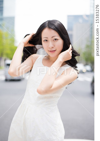 鎮上的女人 鎮上的女人 15383276