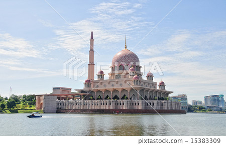 Beauty Of Putrajaya Mosque 15383309