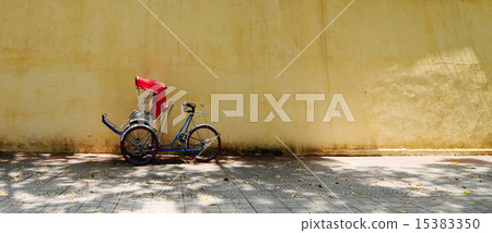 Cycle rickshaw (cyclo) parking in Saigon 15383350