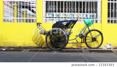 Cycle rickshaw (cyclo) parking in Saigon 15383363