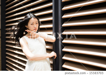 Women in town 15383703