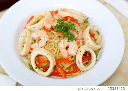 Seafood spaghetti  15385423
