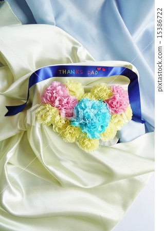 Father's Day · Three color Heart-shaped carnation Thanks Dad · Bird's eye view Vertical position Ribbon up 15386722