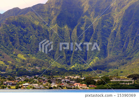 Overlooking the Ko'olau Mountains from the Kaneohe Bay Off Coconut Island 15390369