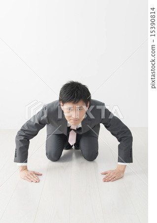 Young businessman doing dogeza 15390814
