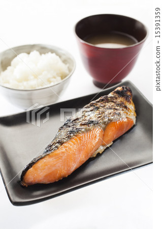 Grilled salmon with salt Grilled salmon with salt 15391359