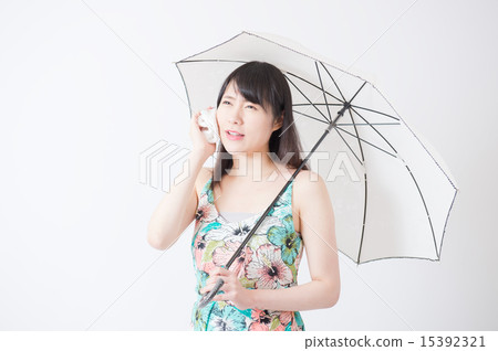 打著陽傘的女人 15392321