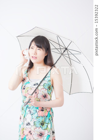 打著陽傘的女人 15392322