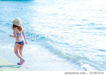 Sea and women Sea and women 15392374
