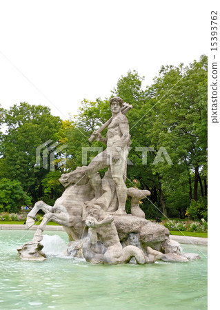 Neptune sculpture 15393762