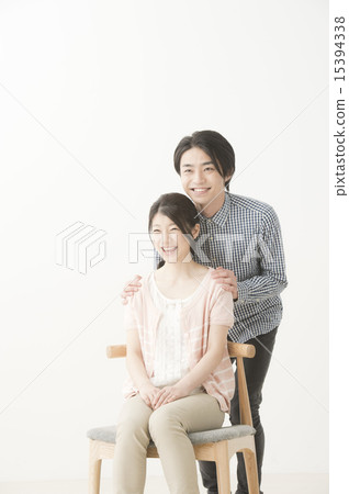 Men and women in their twenties (indoor) Men and women in their twenties (indoor) 15394338