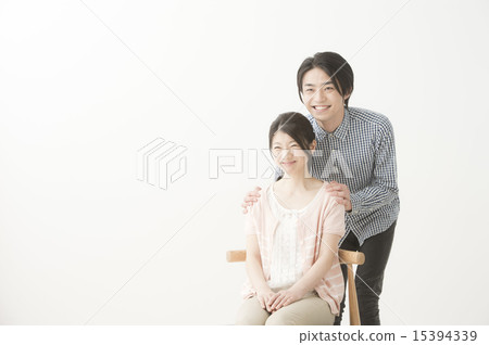 Men and women in their twenties (indoor) Men and women in their twenties (indoor) 15394339