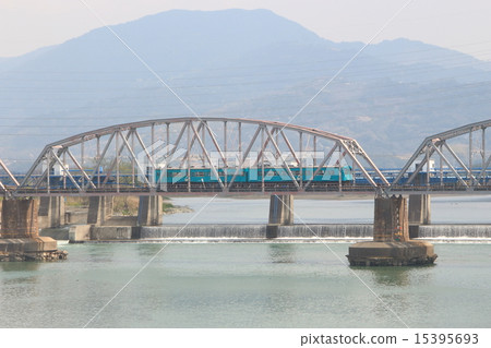 Wakayama線和Sakurai線的105系列列車 15395693
