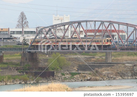 Wakayama線和Sakurai線的105系列列車 Wakayama線和Sakurai線的105系列列車 15395697