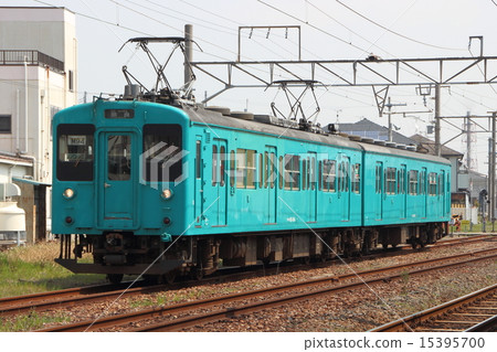 The 105 series train for Wakayama line and Sakurai line 15395700