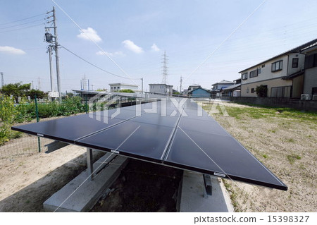 在住宅區使用空置空間的小型光伏電站 15398327