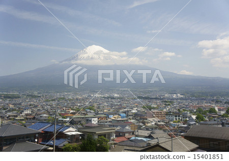 從火車窗口的富士 15401851