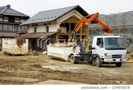 Workplace for dismantling and dismantling of old houses Workplace for dismantling and dismantling of old houses 15403029