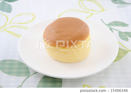 Sponge cake hot cake tablecloth on a dish 15406346