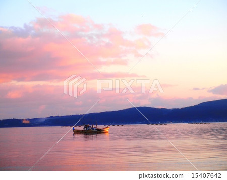 Sea of dawn 15407642