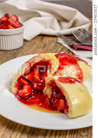 Strawberry dumpling 15407837