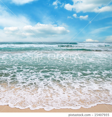 sea waves and blue sky 15407935