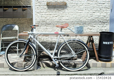 A bicycle A bicycle 15410416