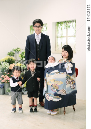 Family shrine visit 15412371