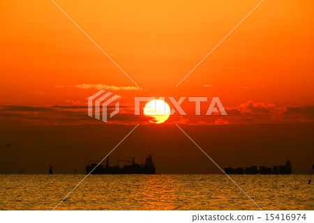 Sunrise in Tokyo Bay 15416974