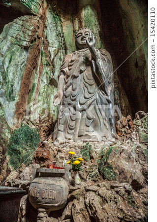 Statue of Budda in Marble Mountains, Vietnam 15420110