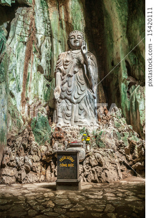 Statue of Budda in Marble Mountains, Vietnam 15420111