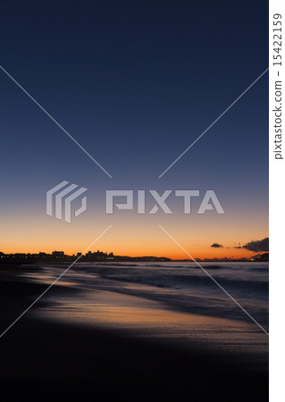 Dawn shoreline 15422159