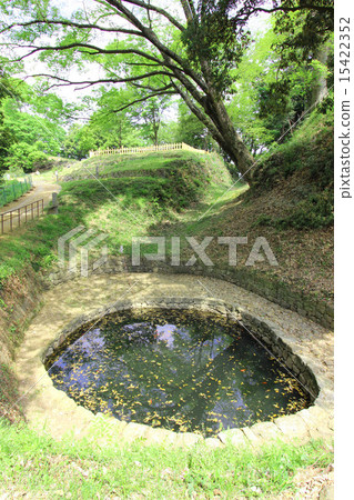 Kanayama castle moon pond 15422352