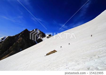 Climbers descending from Hakuba Daisetsuki Climbers descending from Hakuba Daisetsuki 15422995
