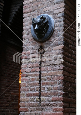 穩定的guell豪宅 15424843