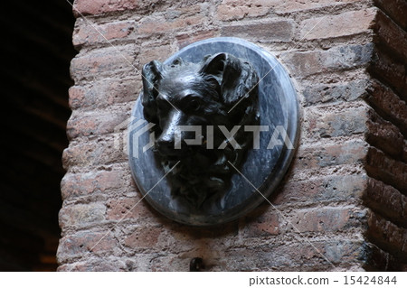 Stable of guell mansion 15424844
