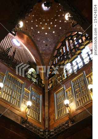 Guell House Central salon 15424854