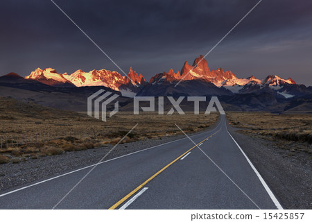Mount Fitz Roy at sunrise Mount Fitz Roy at sunrise 15425857