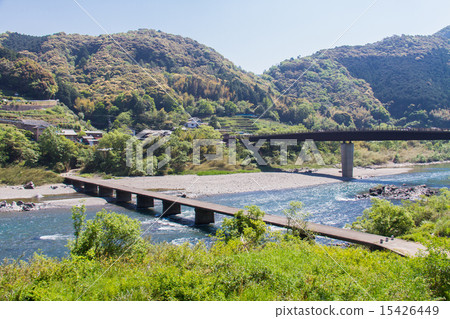 Shimanto River middle-aged house settlement bridge 15426449