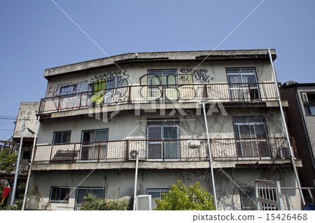 Ruined building 15426468