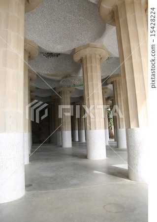 Multiple pillar room of Guell Park 15428224