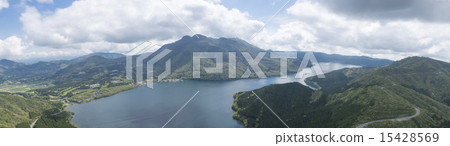 Ashino湖的全景照片從天空的 Ashino湖的全景照片從天空的 15428569