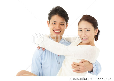 Young couple 15432802