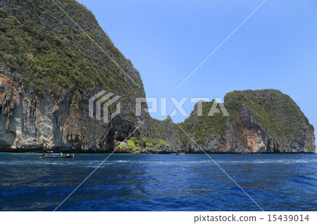 Cliff and the clear sea Phi Phi island,Thailand Cliff and the clear sea Phi Phi island,Thailand 15439014