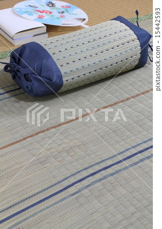 床枕頭與草和草的 床枕頭與草和草的 15442593