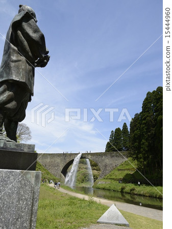 Futada Yasunosuke Statue and Yuu Bridge 15444960